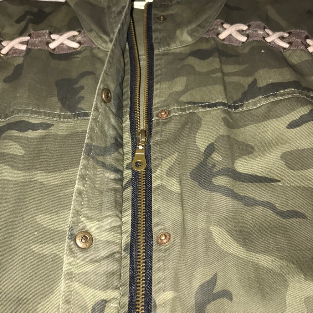 Gilded intent camo jacket. - Picture 3 of 8
